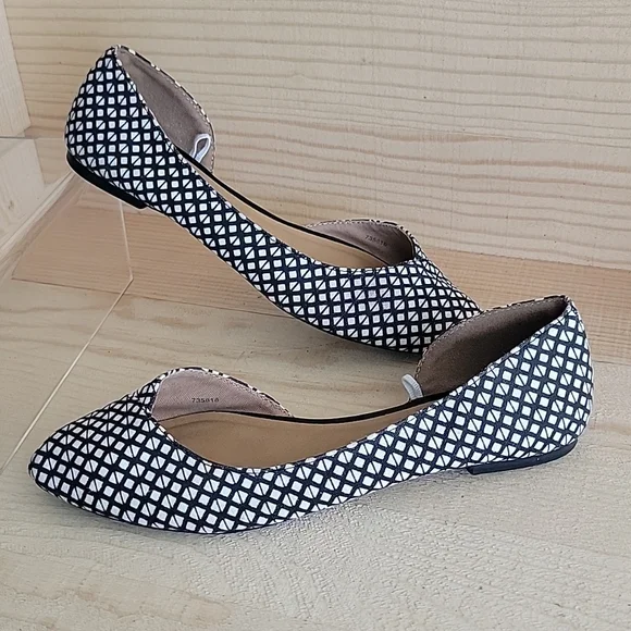 Gap sz6 Canvas Black and White Flats - Picture 1 of 8